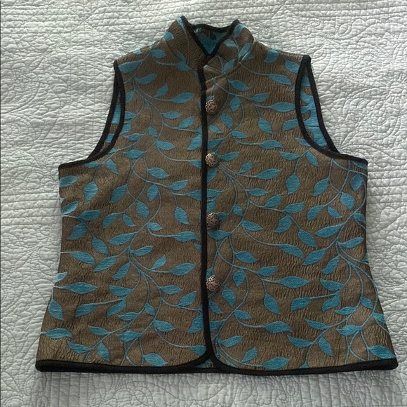 Floral Embroidered Vest - Picture 1 of 4